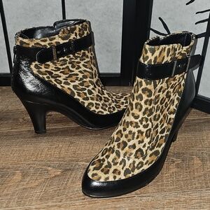 AEROSOLES Leopard Print Zippered Ankle Booties Size 8